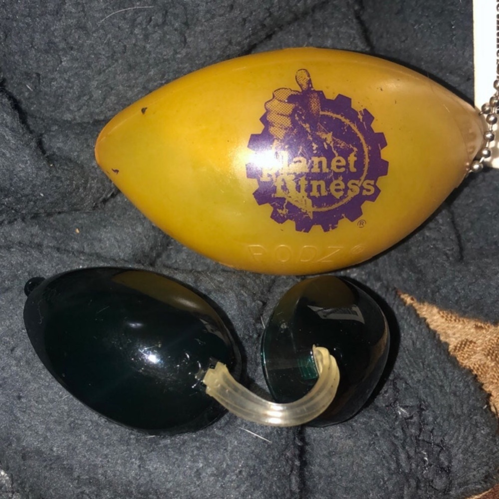 Planet fitness tanning goggles and case
